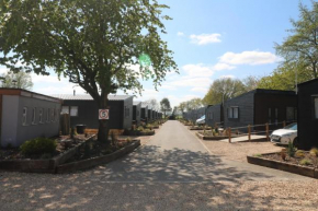  White Horse Holiday Park, Lincoln with Private Hot Tubs  Линкольн